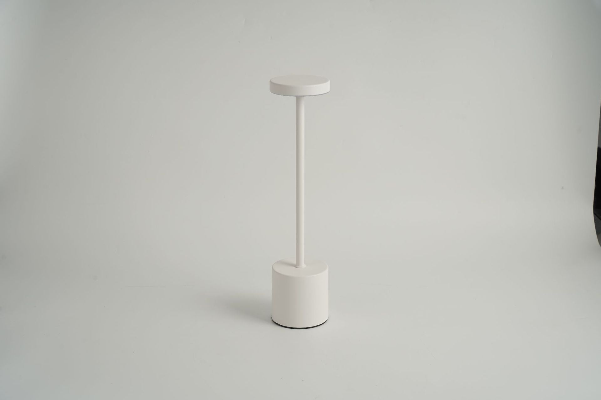 LED rechargeable bar table lamp, dining table atmosphere lamp, restaurant bar cleaning table, outdoor atmosphere lamp, stall retro table lamp