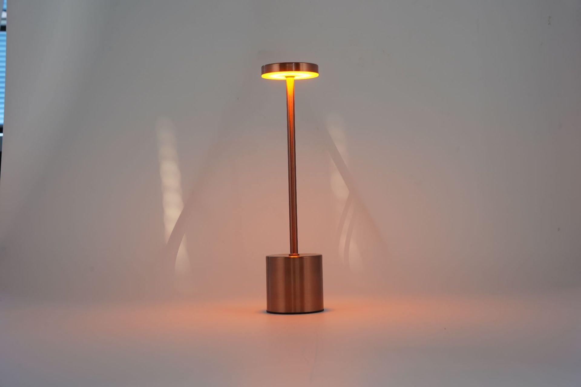 LED rechargeable bar table lamp, dining table atmosphere lamp, restaurant bar cleaning table, outdoor atmosphere lamp, stall retro table lamp