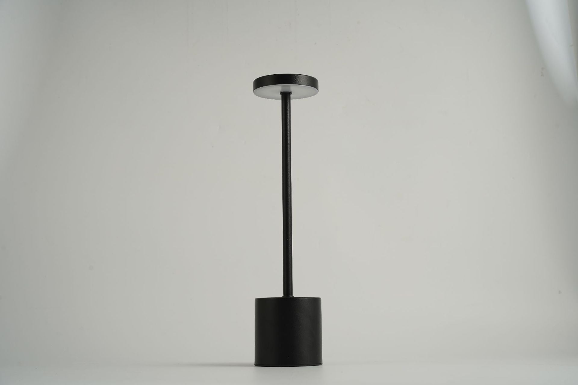 LED rechargeable bar table lamp, dining table atmosphere lamp, restaurant bar cleaning table, outdoor atmosphere lamp, stall retro table lamp